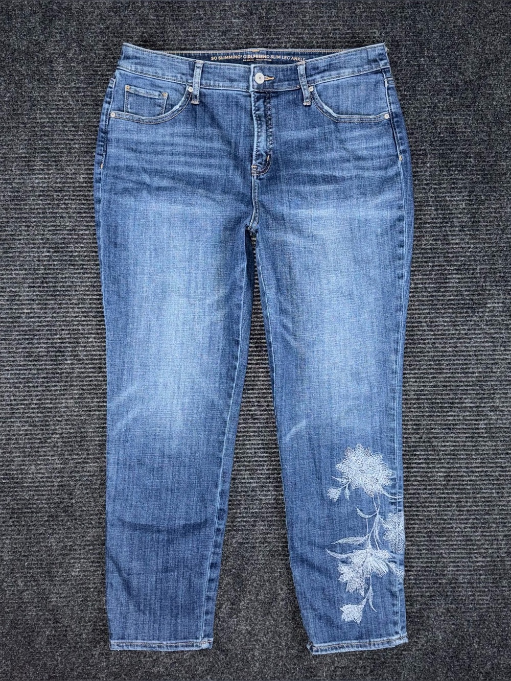 Chicos So Slimming Girlfriend Slim Leg Ankle Jean Women’s 10 / Chicos 1.5 Floral
